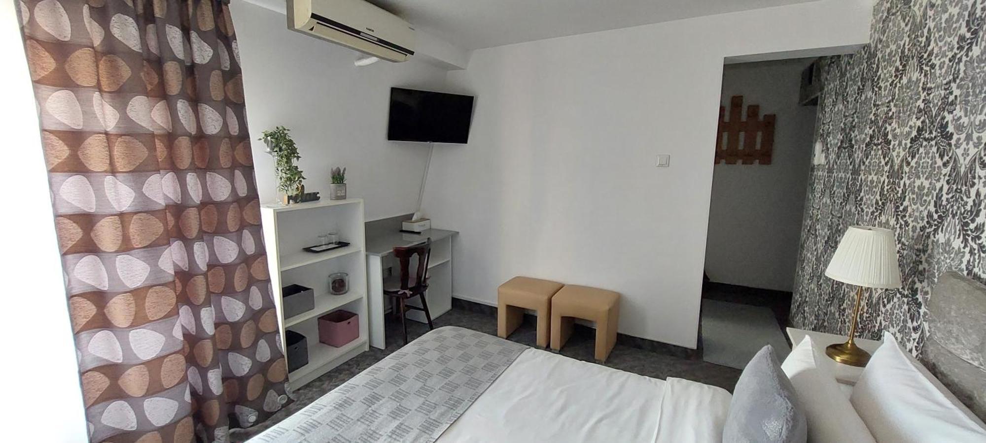 Harmony House Hotel Targu Jiu Exterior photo